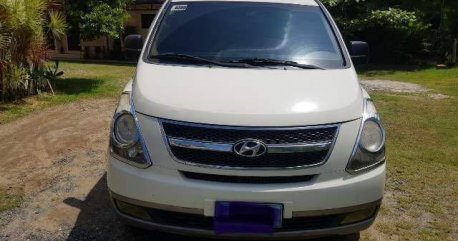 Selling White Hyundai Starex 2011 in Manila