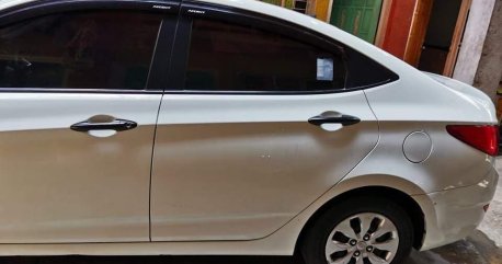 Pearl White Hyundai Accent for sale in Quezon