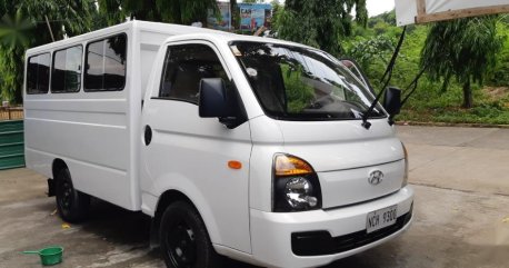 Pearl White Hyundai Accent for sale in Pasig