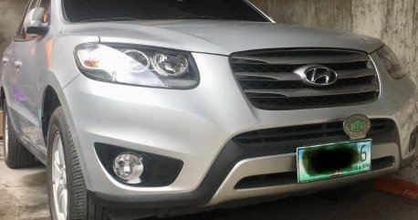 Selling Silver Hyundai Santa Fe 2011 in Pasig