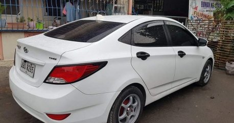 Selling Pearl White Hyundai Accent 2015 in Tarlac