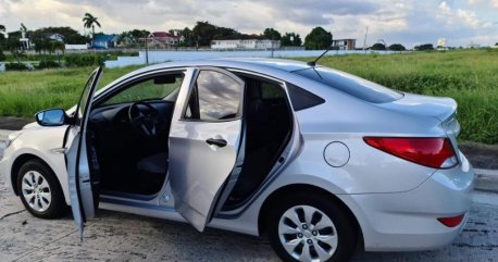 Selling Silver Hyundai Accent 2017 in Manila