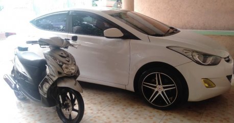 White Hyundai Elantra 2012 for sale in Quezon City