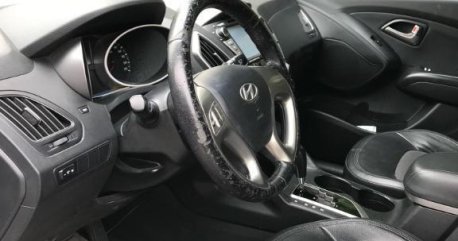 Selling Silver Hyundai Tucson in Parañaque