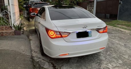 White Hyundai Sonata 2010 for sale in Quezon