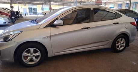 Selling Pearl White Hyundai Accent 2016 in Antipolo