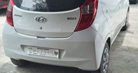  White 2018 Hyundai Eon 