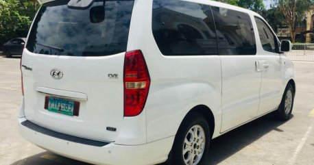 Selling White Hyundai Grand Starex 2011