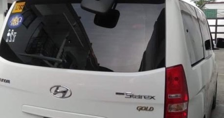 Selling White Hyundai Grand Starex 2019