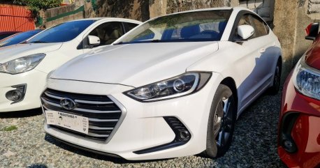 Selling Hyundai Elantra 2018