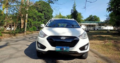 White Hyundai Tucson 2012 