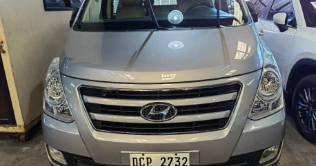 Selling Silver Hyundai Grand Starex 2016 in Pasig