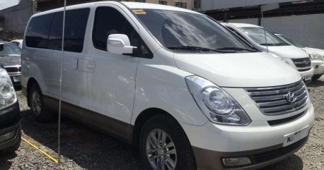 Selling White Hyundai Starex 2017 in Cainta