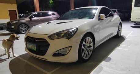 Selling White Hyundai Genesis 2013 in Bulakan