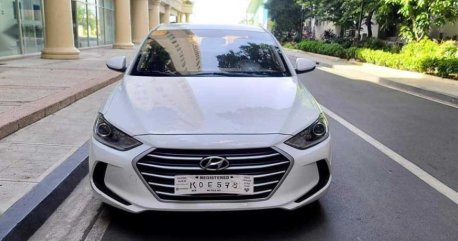 White Hyundai Elantra 2019 for sale in Manual