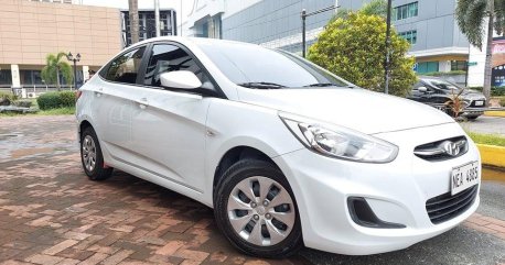 Selling Pearl White Hyundai Accent 2019 in Cainta