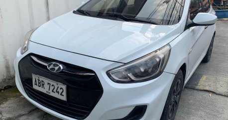 Selling White Hyundai Accent 2015 in Las Piñas