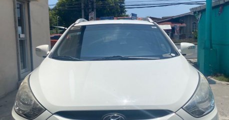 White Hyundai Tucson 2.0 CRDi (A) 2012