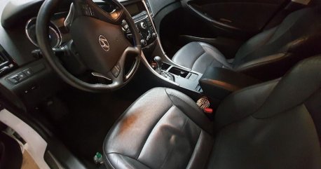 Pearl White Hyundai Sonata 2012 for sale in Makati