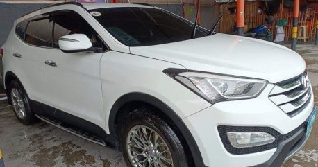 Sell White 2013 Hyundai Santa Fe in Binangonan