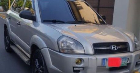 Selling Silver Hyundai Tucson 2007 