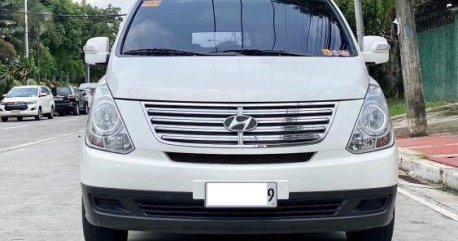 Sell White 2015 Hyundai Starex in Makati