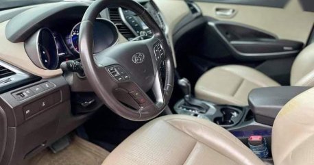 Sell Grey 2013 Hyundai Santa Fe in Makati