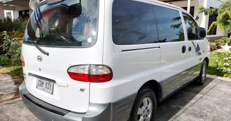 Selling White Hyundai Starex 2006 in Manila