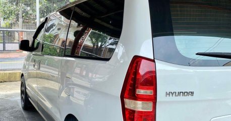 Selling White Hyundai Grand starex 0 in Marikina