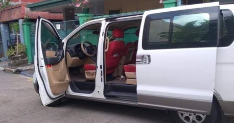 Sell Pearl White 2013 Hyundai Starex in Mandaluyong