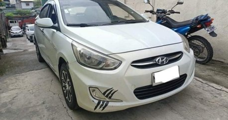 Selling White Hyundai Accent 2017 in Quezon