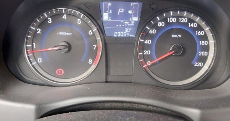 Selling White Hyundai Accent 2018 in Biñan