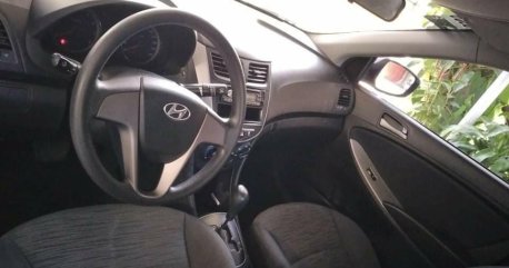 Selling White Hyundai Accent 2017 in Las Piñas