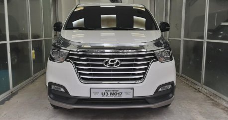Selling White Hyundai Starex 2019 in Manila