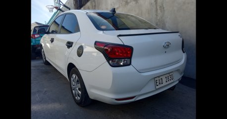 Selling White Hyundai Reina 2019 Sedan 