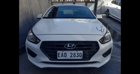 Selling White Hyundai Reina 2019 Sedan 