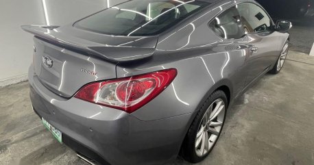 Selling Silver Hyundai Genesis 2010 in Imus