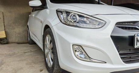 Sell White 2014 Hyundai Accent in Mandaluyong