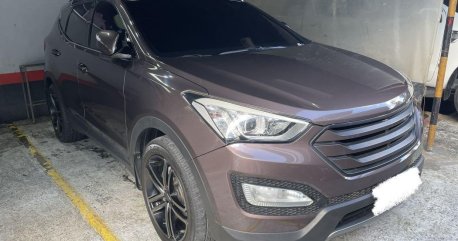 Selling Silver Hyundai Santa Fe 2013 in Pasig