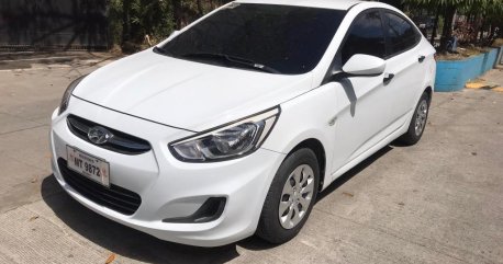 White Hyundai Accent 2018 for sale in Manual