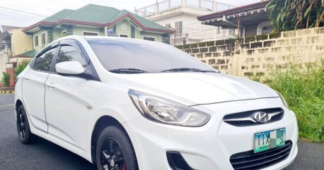 Selling White Hyundai Accent 2012 in Quezon