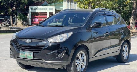 Selling Black Hyundai Tucson 2012 