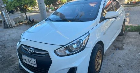 Sell White 2017 Hyundai Accent in Meycauayan