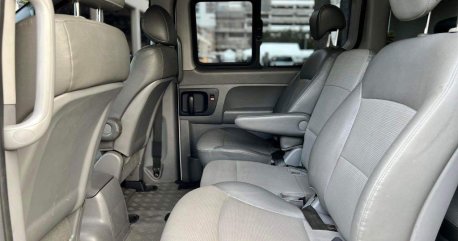 Selling White Hyundai Grand starex 2011 in Makati