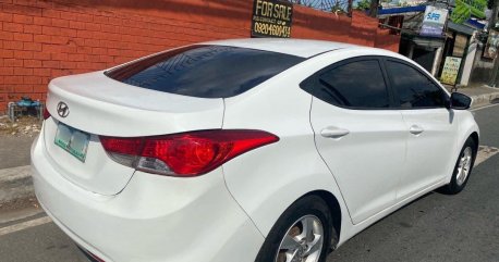 White Hyundai Elantra 2011 for sale in Manual