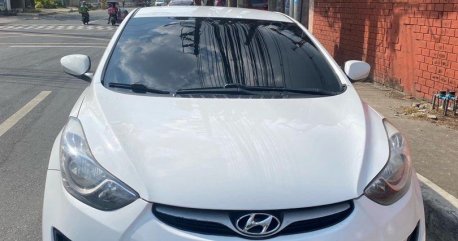 White Hyundai Elantra 2011 for sale in Manual