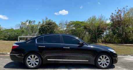 Selling White Hyundai Genesis 2009 in Bacoor