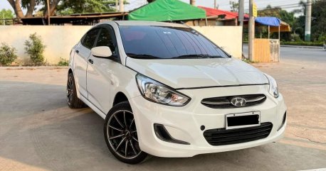 White Hyundai Accent 2018 for sale in Automatic