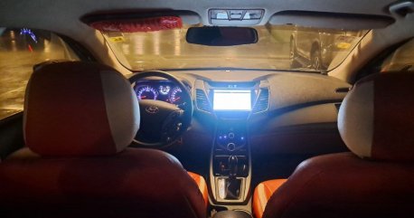 Selling White Hyundai Elantra 2014 in Quezon City