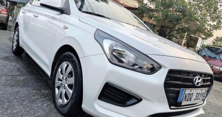 White Hyundai Elantra 2018 Sedan at Automatic  for sale in Manila